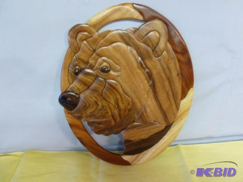 lot 192 image: Nice wooden bear wall decoration that measure...