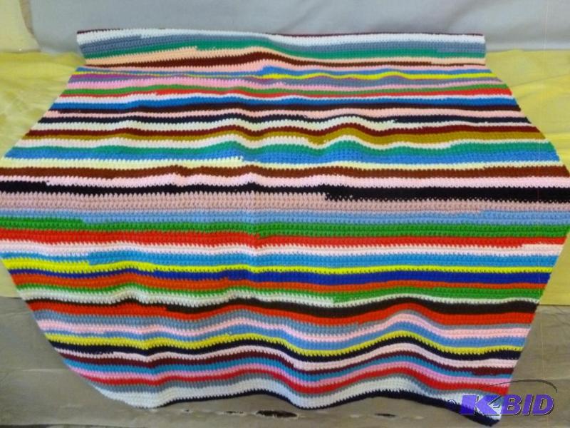 lot 193 image: Beautiful hand made afghan blanket that measu...