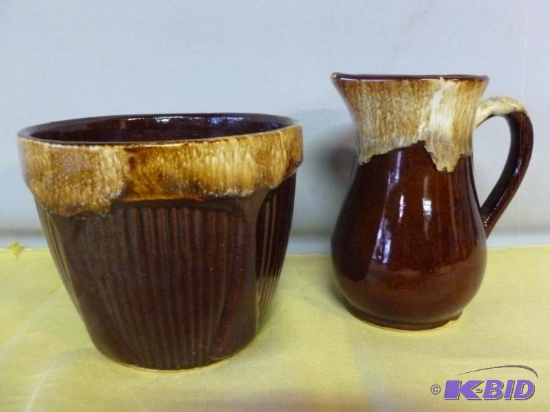 lot 210 image: Lot of two Roseville USA brown drip items, go...