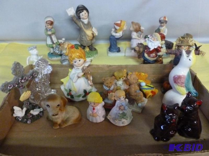 lot 216 image: Large lot of porcelain figurines....