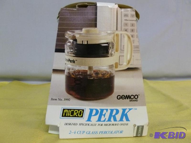 lot 24 image: Gemco Micro Perk 4 cup microwave oven peculat...