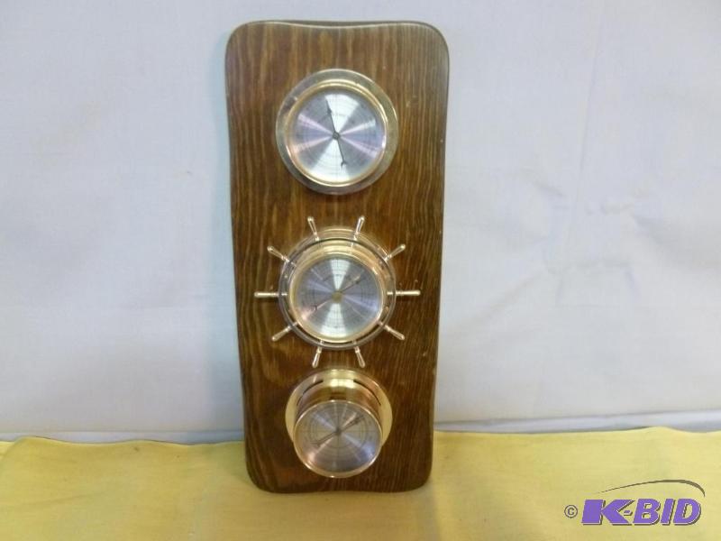 lot 31 image: Vintage Springfield solid wood bodied captain...