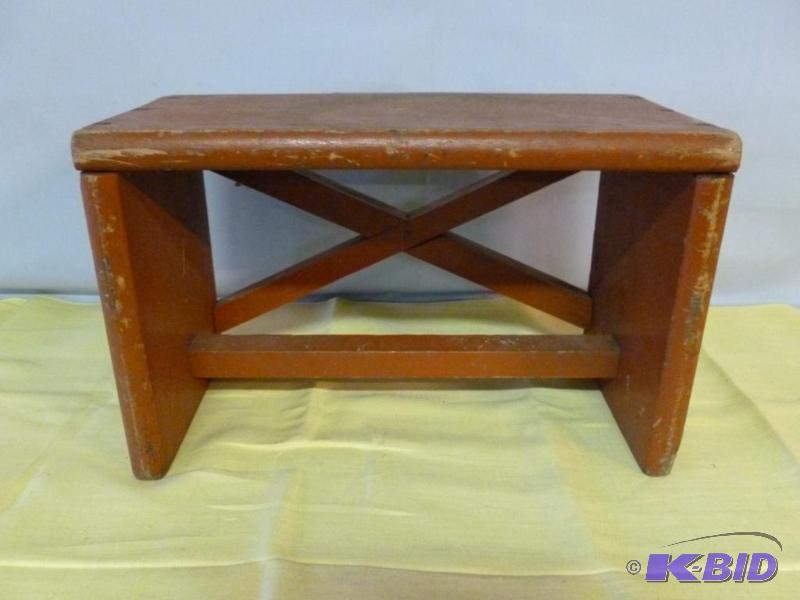 lot 32 image: Vintage wooden primitive step stool that meas...