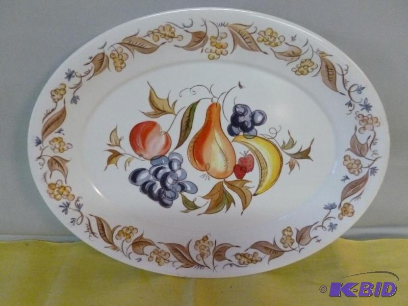 lot 37 image: Large Kenro turkey platter that measures 15.5...