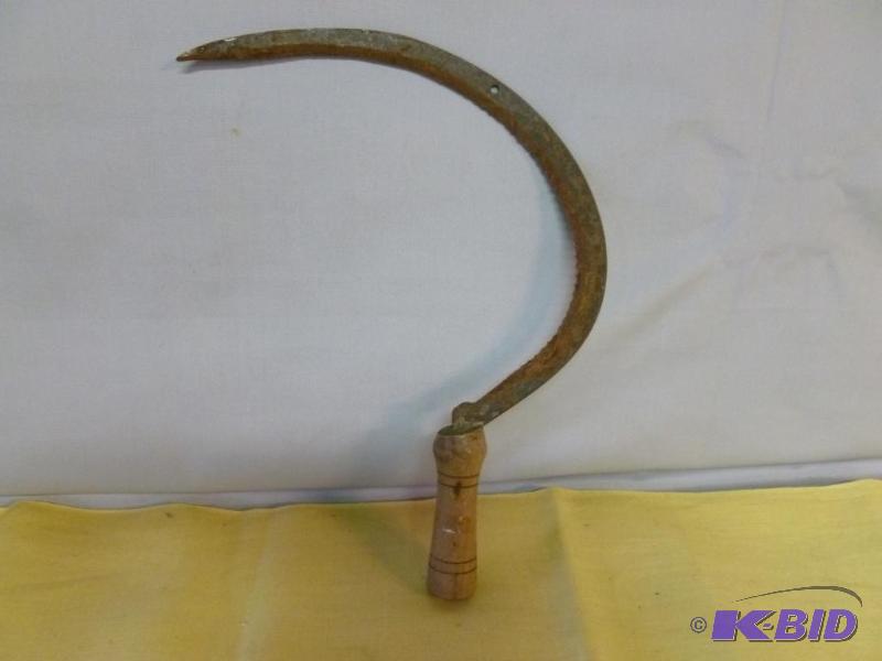 lot 39 image: Vintage Vic wood handled sickle knife that me...