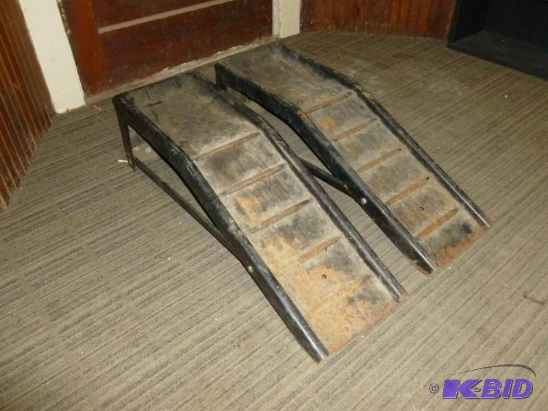 lot 43 image: A pair of heavy duty steel car ramps....