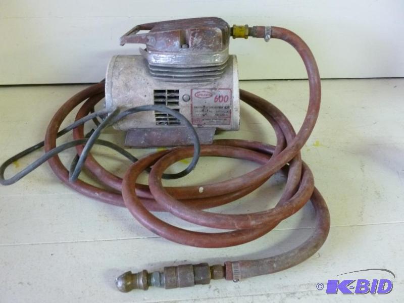 lot 91 image: Thomas Industries diaphragm sprayer air compr...