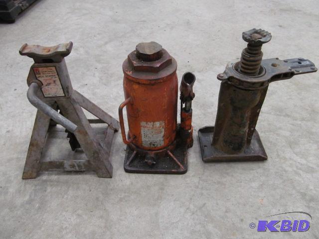 lot 17 image: 1 Jack Stand, 2 Bottle Jacks  Features & ...