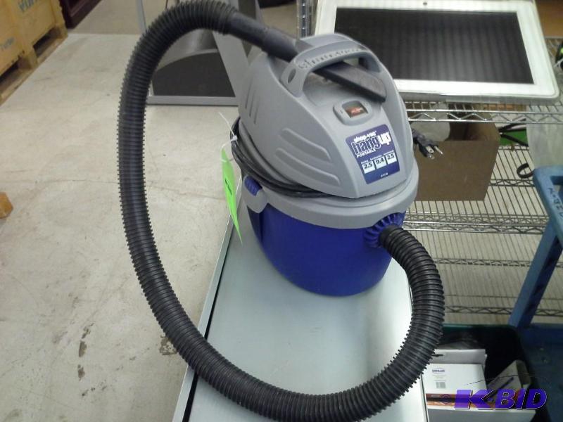 lot 19 image: Portable Shop-Vac