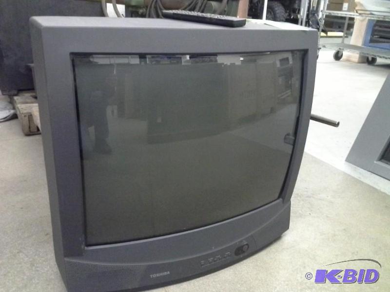 lot 25 image: 32 Toshiba TV