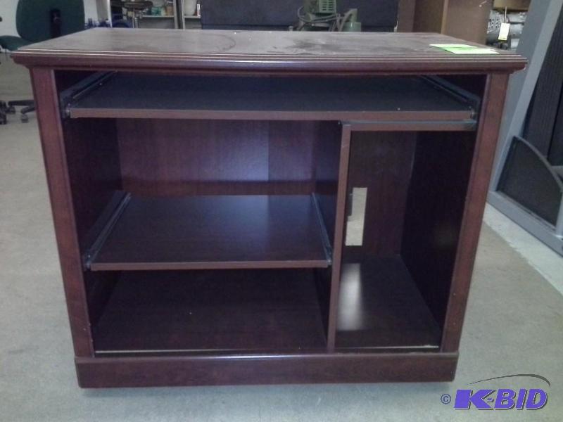 lot 26 image: Wood Table