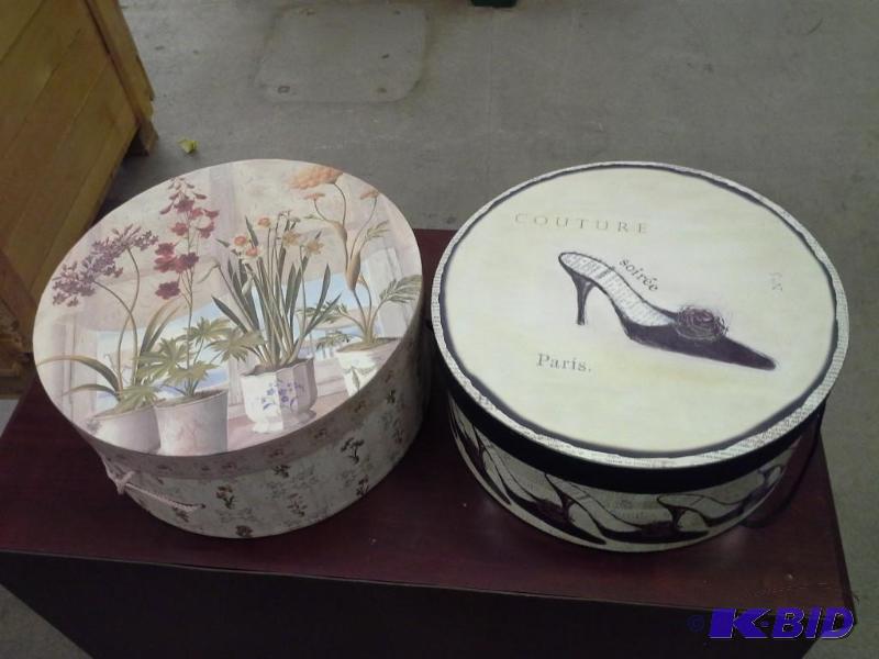lot 27 image: Hat Box Lot