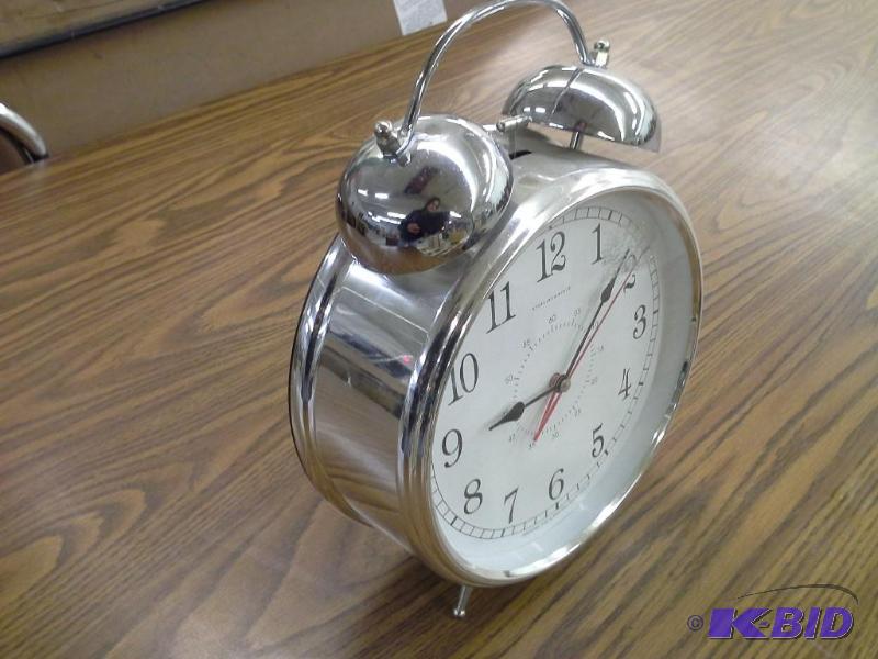 lot 32 image: Oversized Alarm CLock