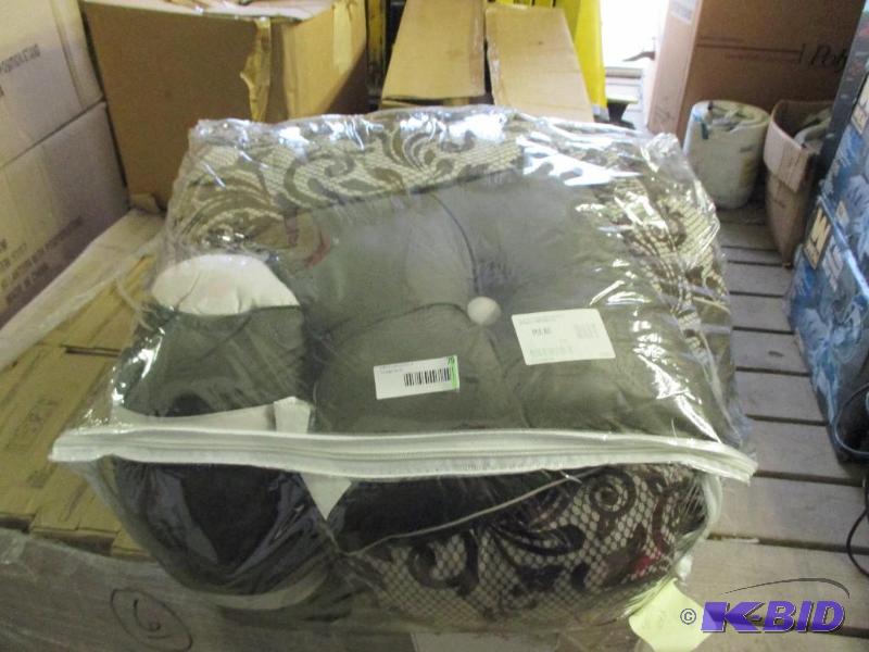 Queen 30 pc bed set...