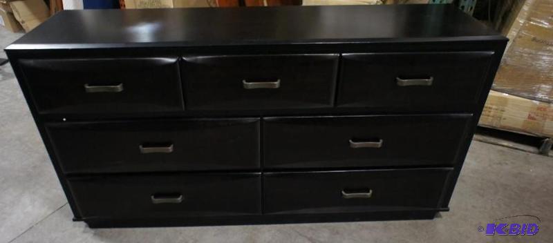 New Ashley Signature Furniture 7 drawer dress...