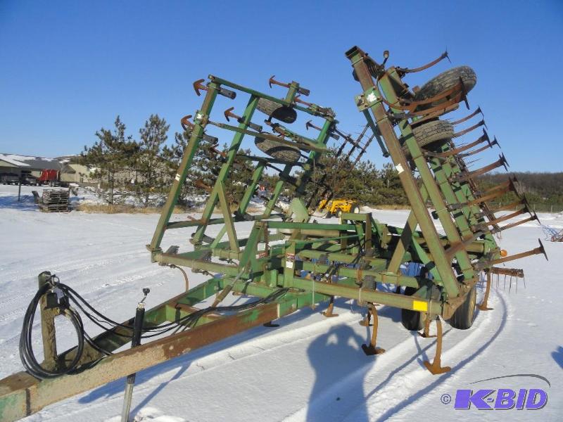 John Deere 980 Field Cultivator