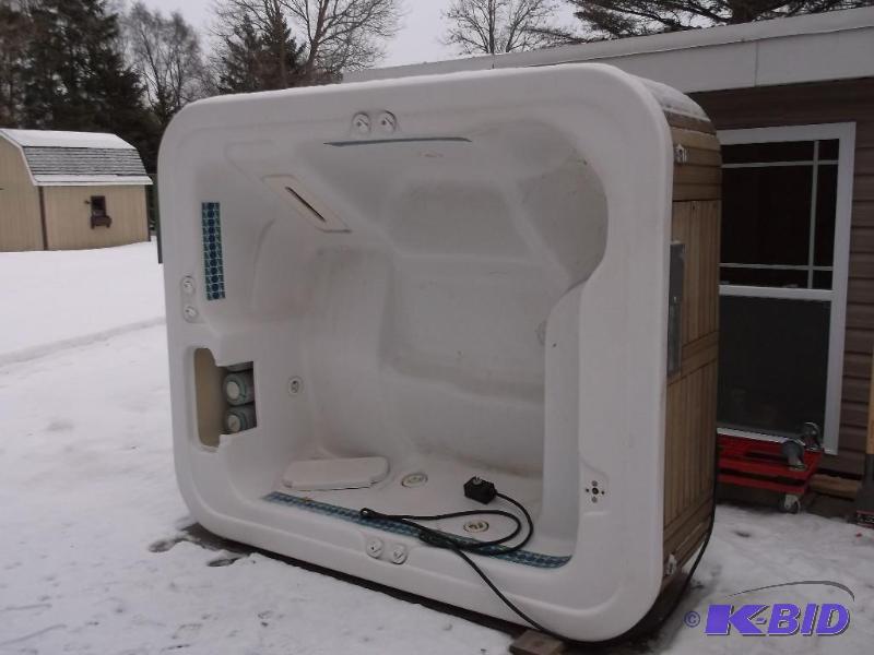 Nice Oak Surround 4 Person Hot Tub With 8 Jet...