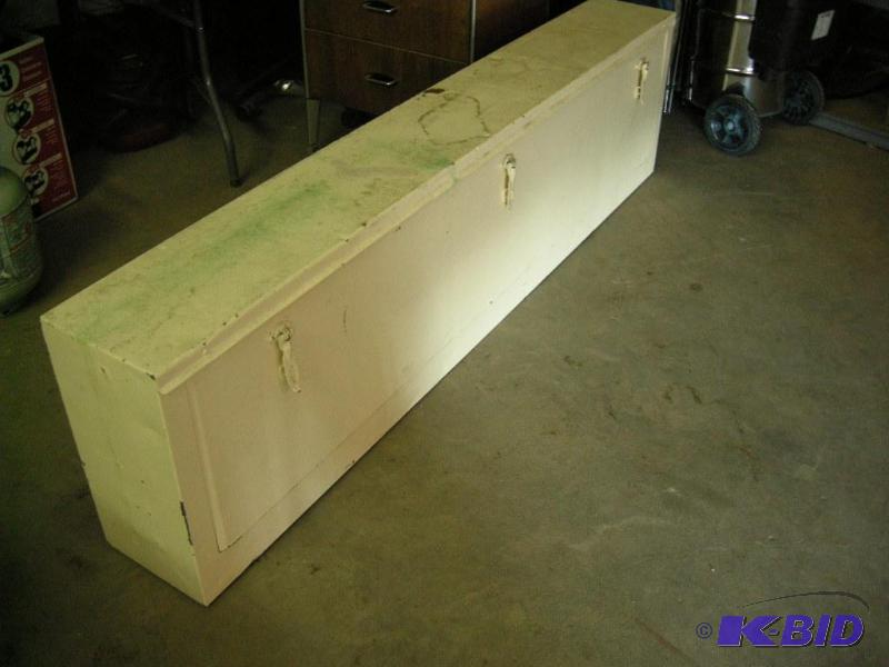 Tool storage cabinet