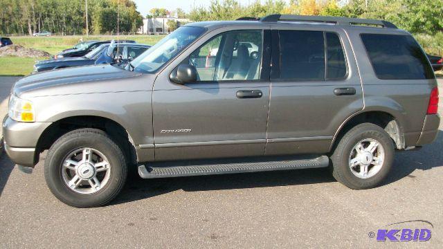 lot 3 image: 2005 Ford Explorer XLT 4WD 4dr SUV