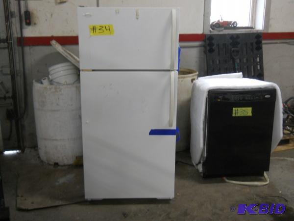 Frigidaire Refrigerator. Measures 28&quot x ...