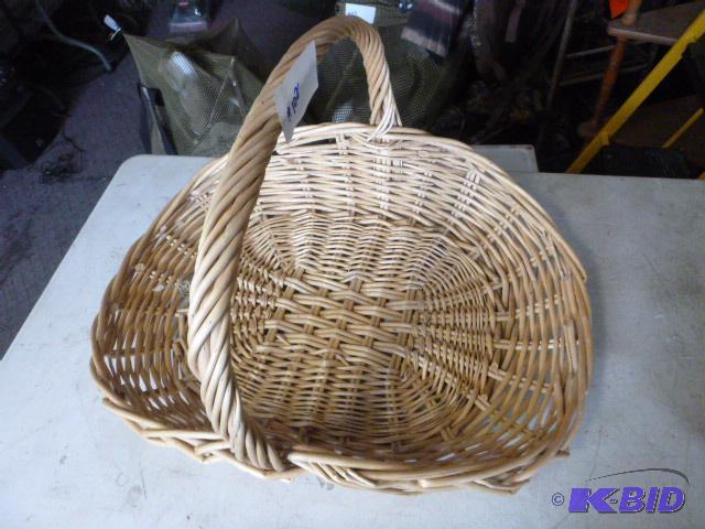 lot 102 image: Large Basket 28" X 21"...