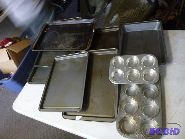 lot 122 image: Miscellaneous Bakeware...