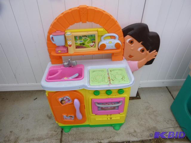 lot 126 image: Dora Kitchenette...