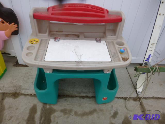 lot 127 image: Step 2 Childs Desk...