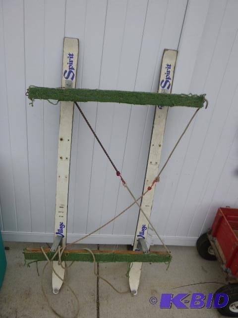 lot 128 image: Fish House Sled...
