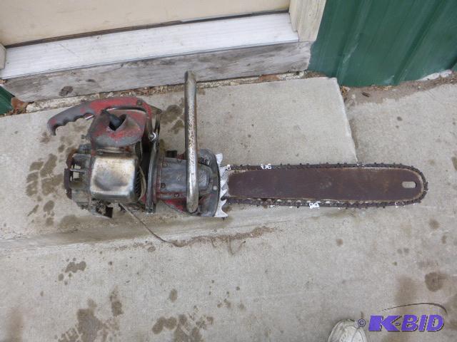 lot 135 image: Vintage Mall Chainsaw With 24" bar, moto...