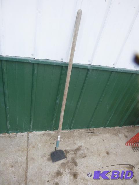 lot 152 image: Garden Hoe...