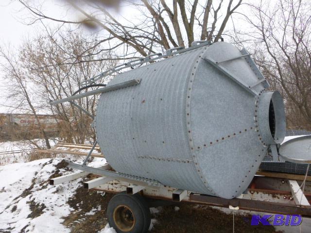 lot 156 image: Grain Bin In good condition - 13 4" hig...