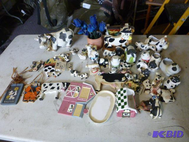 lot 167 image: Lot of Miscellaneous Cow Decor ...