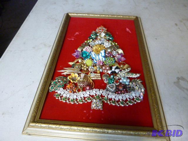 lot 194 image: Christmas Tree Framed Wall Hanging...