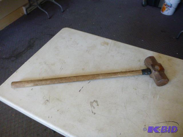 lot 25 image: 12 lb. Maul...