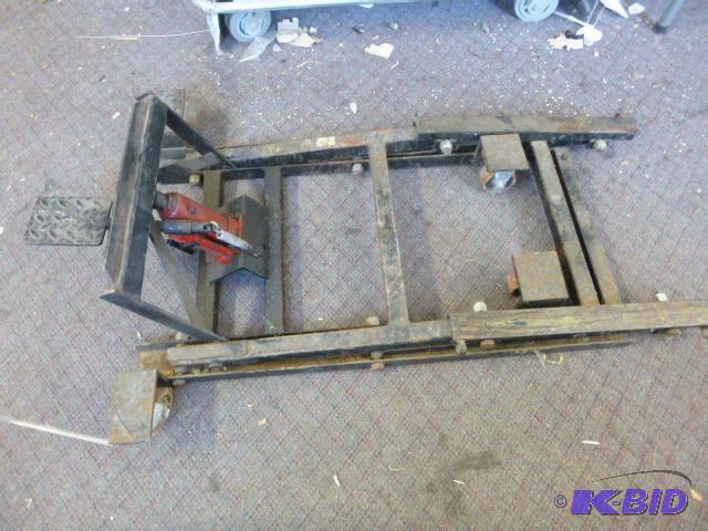 lot 31 image: ATV Lift...