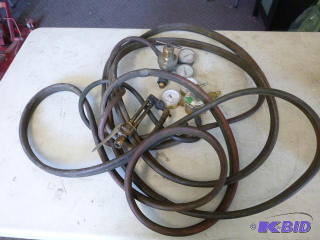 lot 32 image: Welding Hose and Gauges ...