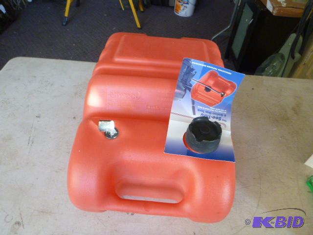 lot 50 image: Attwood&nbsp6 Gallon Marine Gas Tank...