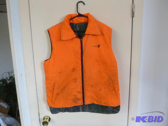 lot 63 image: Conceal Reversible Hunting Vest Size M - zipp...