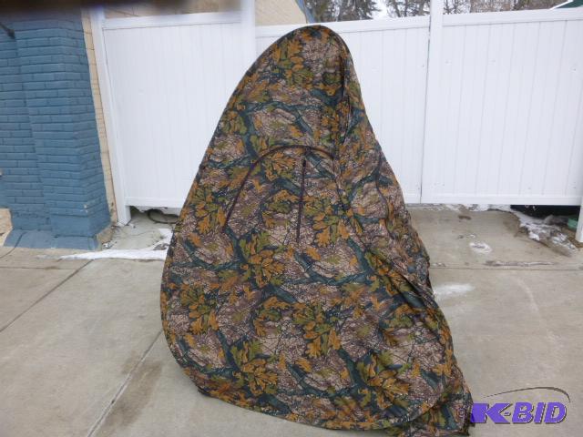 lot 82 image: Yukon Tracks Hunting Blind 4 sides with stake...
