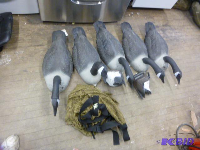lot 83 image: 7 Floating Goose Decoys With carrying bag....