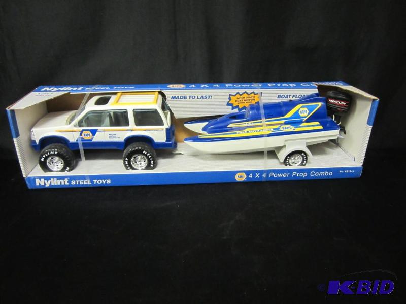 lot 00008 image: NAPA Nylint toys 4X4 Power Prop Combo