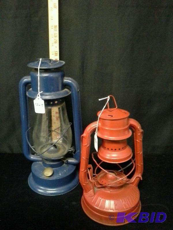 lot 39 image: Rayo No. 240 and Little Wizard Dietz latnterns