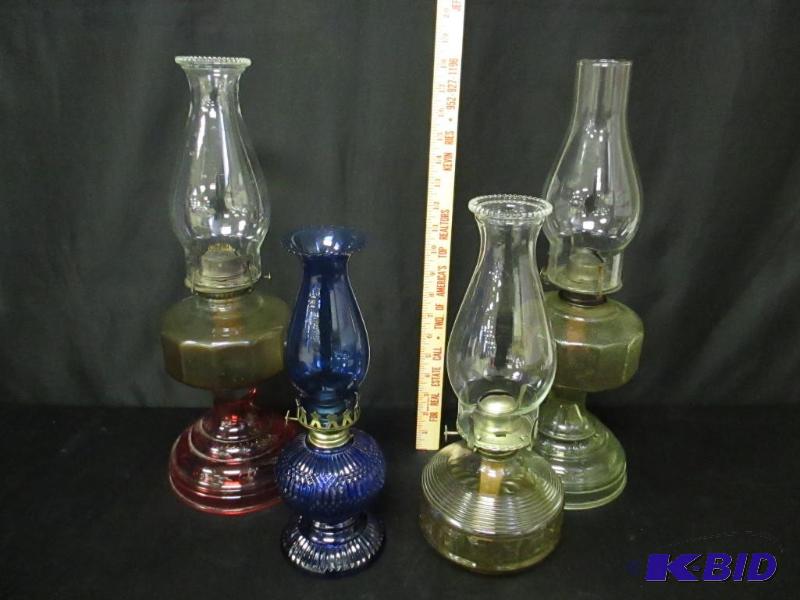 lot 41 image: Lot of 4 Vintage Kerosene lamps