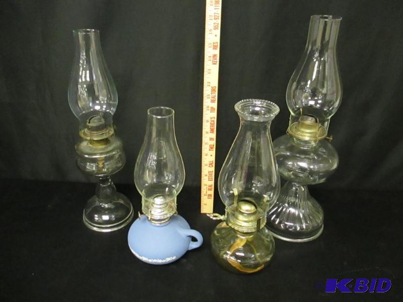 lot 42 image: Lot of 4 Vintage Kerosene lamps