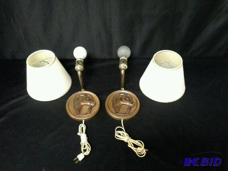lot 47 image: Two vintage Horse and Horseshoe hanging lamps. Both work.