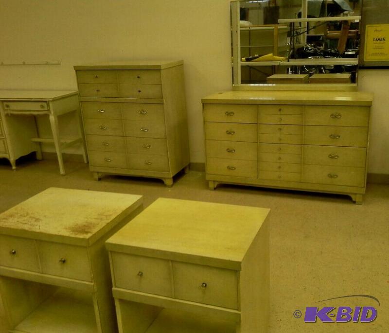 lot 56 image: Vintage Art Deco 5 pc beedroom set