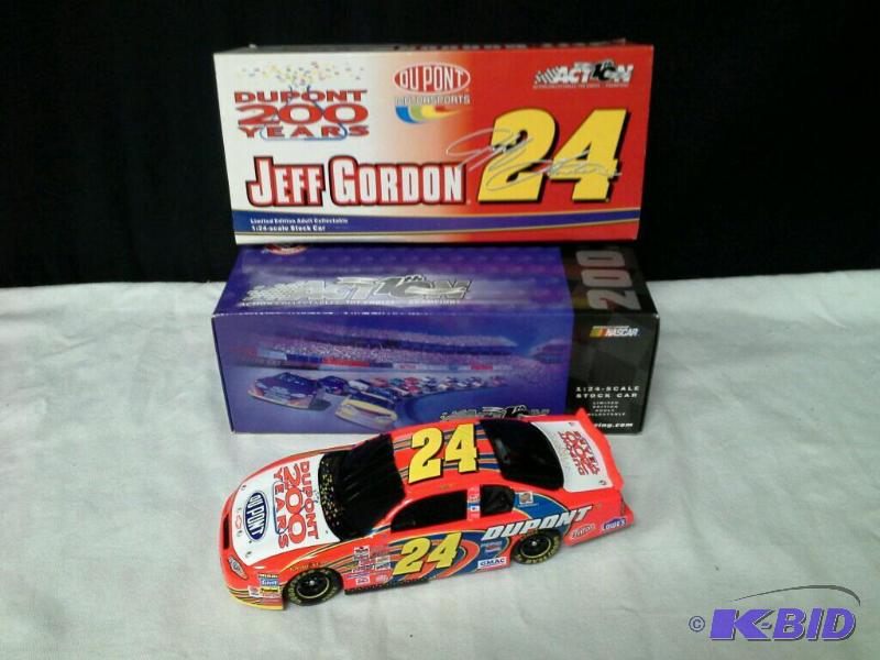 lot 60 image: 2002 1 24 Jeff Gordon diecast stock car bank