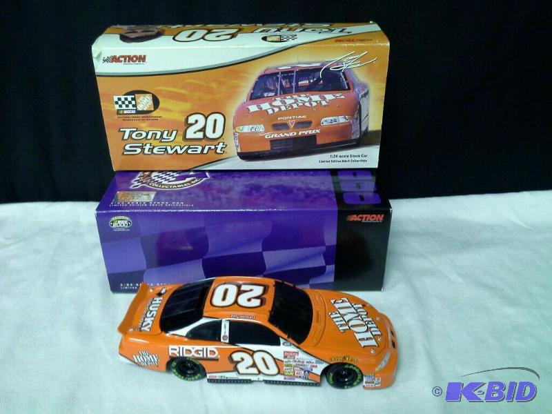 lot 61 image: Action die cast-Tony Stewart #20 1 24 stock car diecast bank