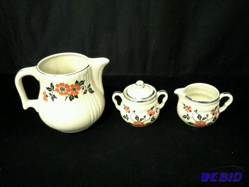 lot 77 image: Hall picture sugar and creamer